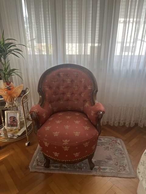 fotografija naslonjača braće uvodić