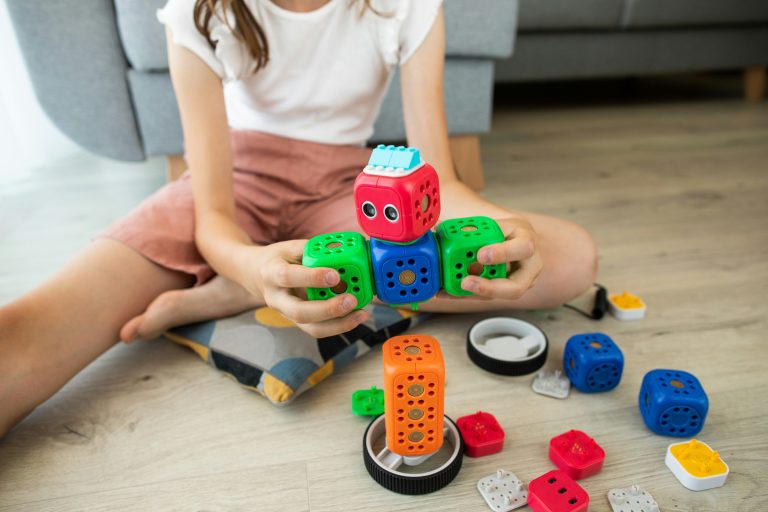 STEM RADIONICE ZA DJECU: „Čudesni svijet znanosti“